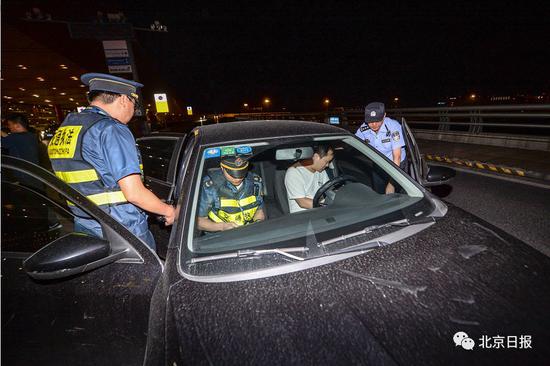 beijing illegal vehicle, black cars, car rental with driver, english speaking cab driver, great wall of china mutianyu beijing illegal vehicle, black cars, car rental with driver, english speaking cab driver, great wall of china mutianyu